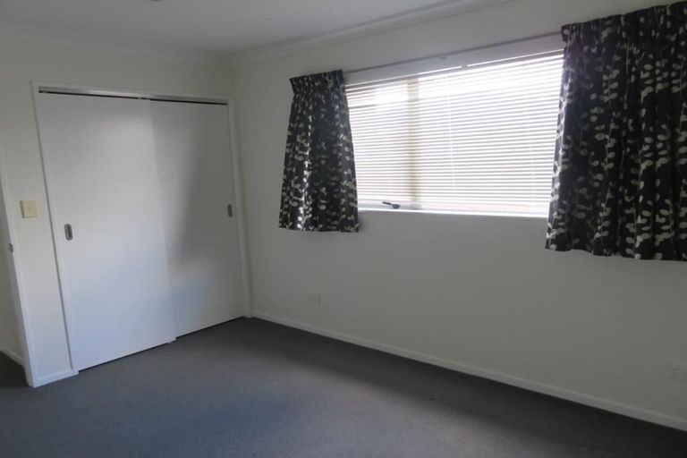 Photo of property in 8b Neeve Place, Taradale, Napier, 4112