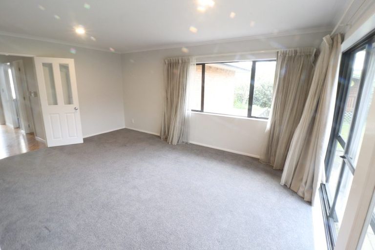 Photo of property in 12 Thomas Hamer Place, Greenhithe, Auckland, 0632