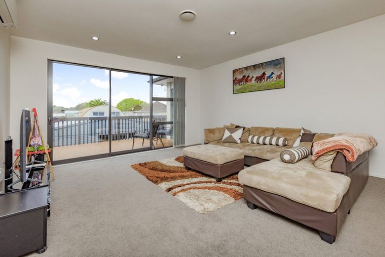 Photo of property in 117 Parkhaven Drive, Rosehill, Papakura, 2113