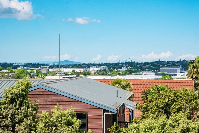 Photo of property in 59 Rhinevale Close, Henderson, Auckland, 0612