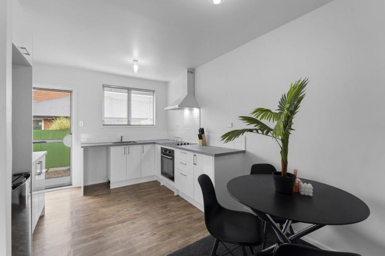 Photo of property in 2/2 Tuckers Road, Redwood, Christchurch, 8051