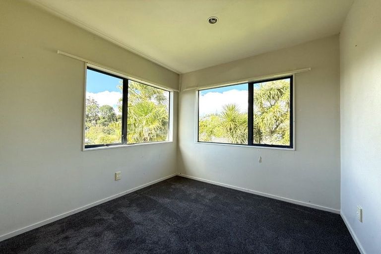 Photo of property in 11 Loughanure Place, Massey, Auckland, 0614