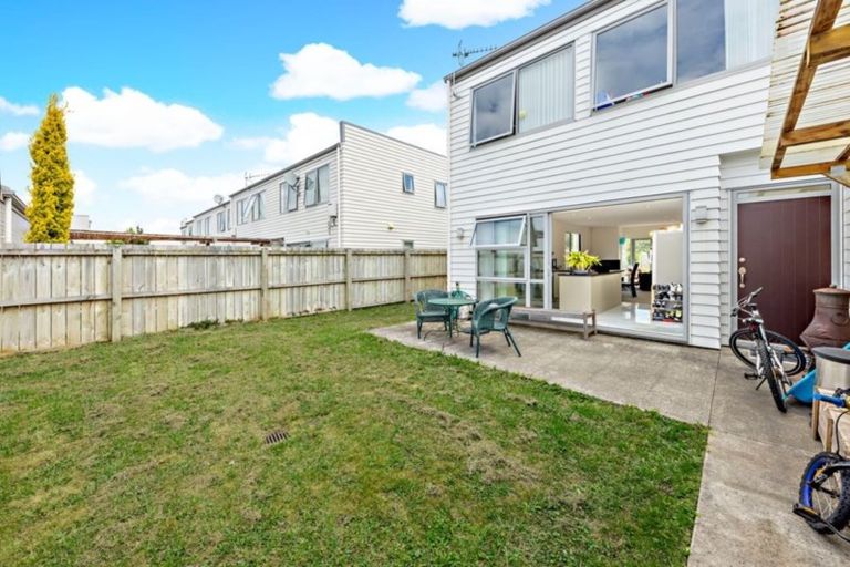 Photo of property in 87 Popokatea Drive, Takanini, 2112