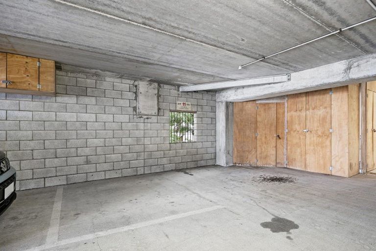 Photo of property in Endeavour Apartments, 11/125 Thorndon Quay, Pipitea, Wellington, 6011