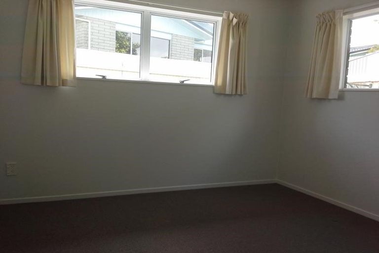 Photo of property in 8b Whiteley Street, Moturoa, New Plymouth, 4310