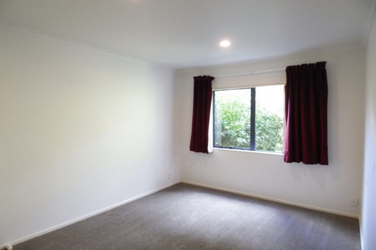 Photo of property in 56a Lagoon Way, West Harbour, Auckland, 0618