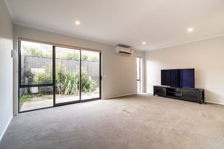 Photo of property in 35 Koura Drive, Red Beach, 0932
