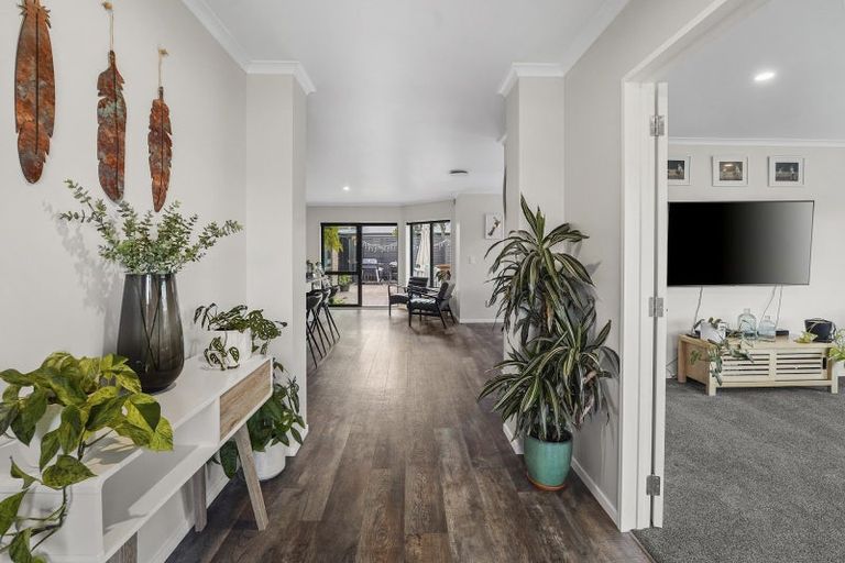 Photo of property in 28 Madison Street, Cambridge, 3434