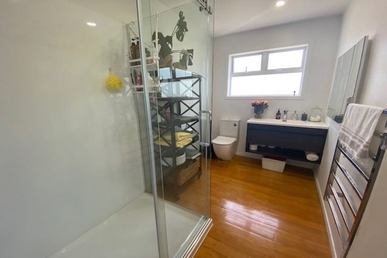 Photo of property in 1/10 Knights Road, Rothesay Bay, Auckland, 0630