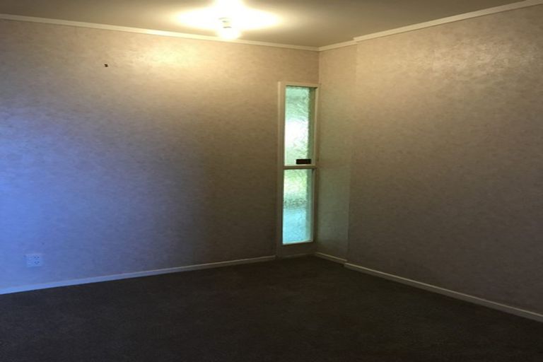 Photo of property in 63 Horokiwi Road West, Newlands, Wellington, 6037