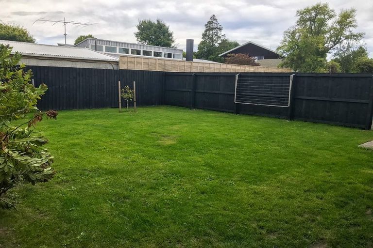 Photo of property in 2/7 Burrows Place, Ilam, Christchurch, 8041