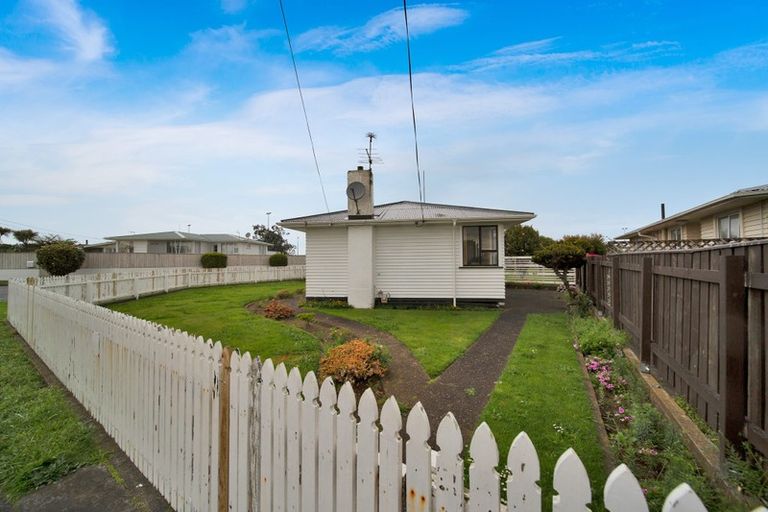 Photo of property in 21 Pacey Avenue, Hawera, 4610
