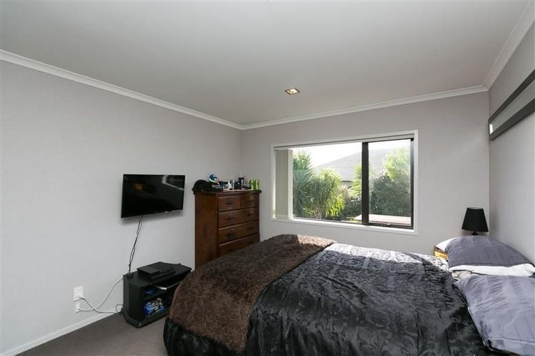 Photo of property in 21 Montrose Place, Highlands Park, New Plymouth, 4312