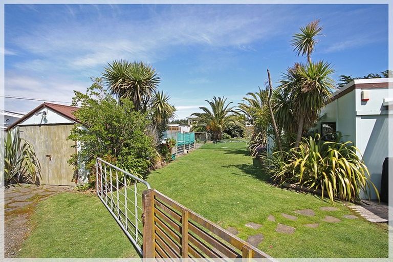 Photo of property in 4 Holben Parade, Foxton Beach, Foxton, 4815