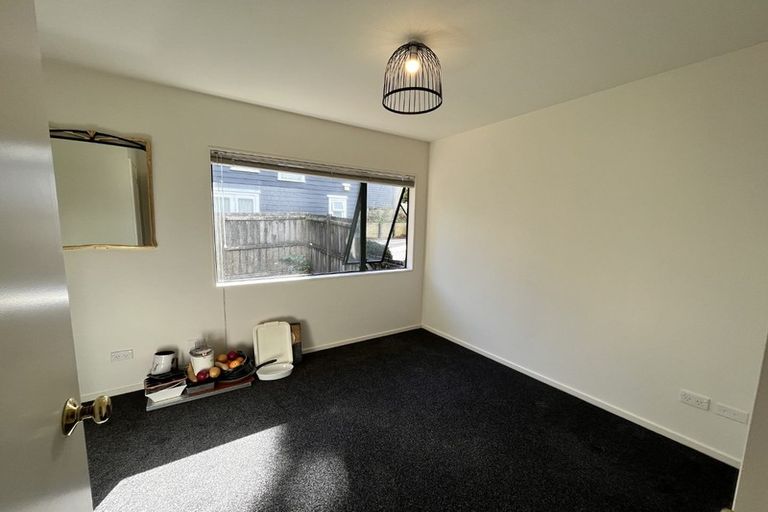 Photo of property in 2/13 Tallington Crescent, Torbay, Auckland, 0630