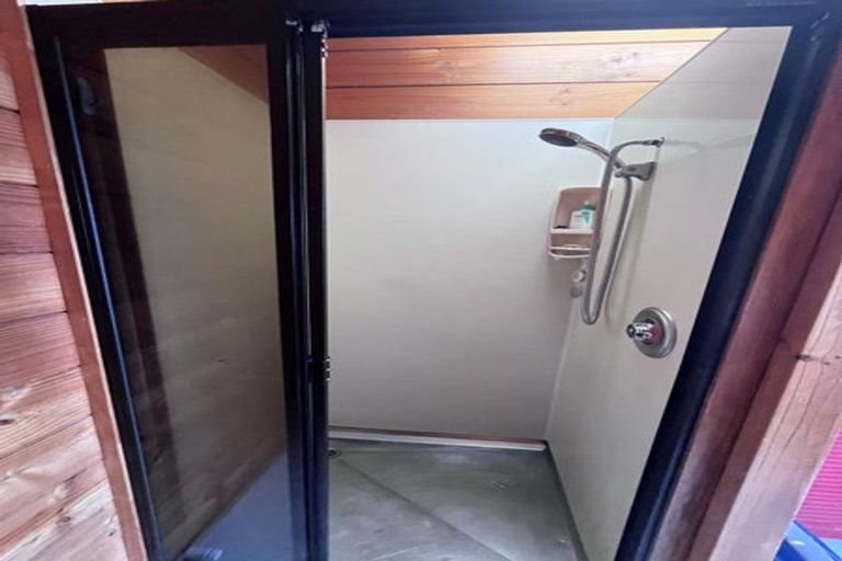 Photo of property in 86 Luckens Road, West Harbour, Auckland, 0618