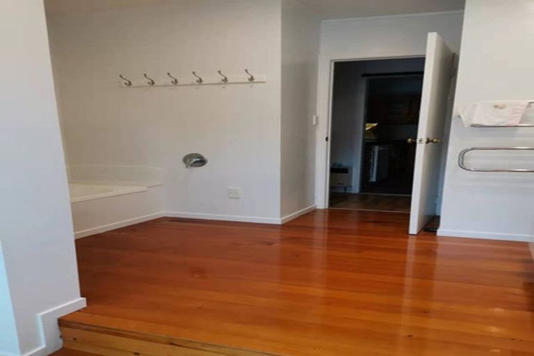 Photo of property in 9 Wolsley Avenue, Milford, Auckland, 0620