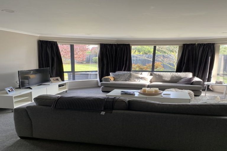 Photo of property in 22 Linkwater Way, Parklands, Christchurch, 8083