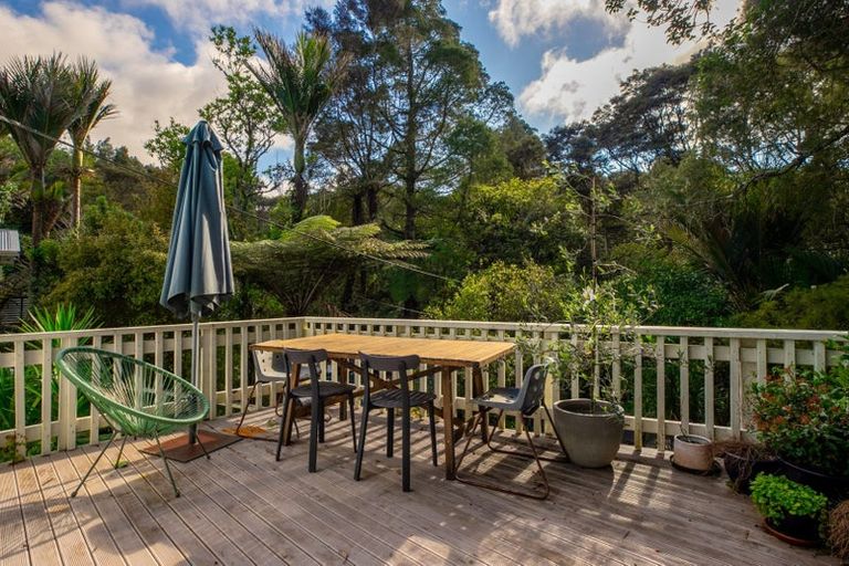 Photo of property in 16 Mahoe Road, Titirangi, Auckland, 0604
