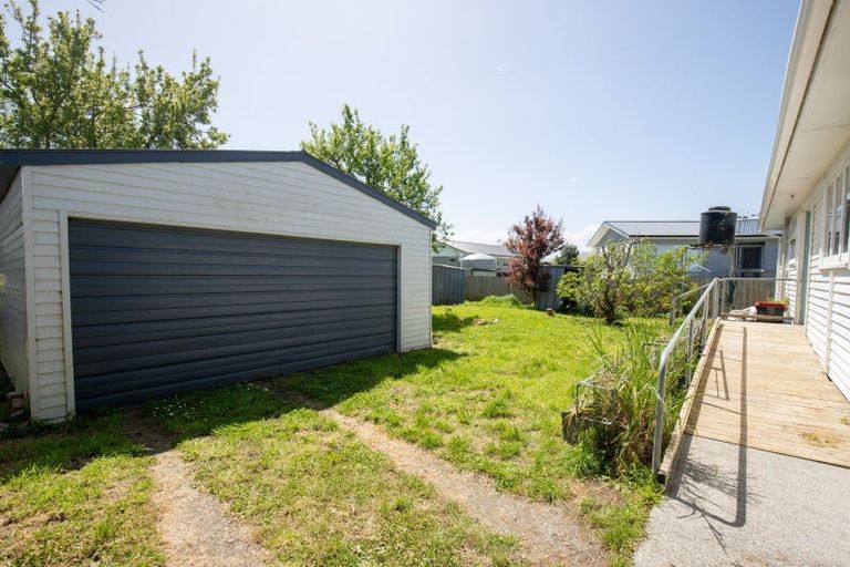 Photo of property in 17 Orchard East Road, Ngatea, 3503