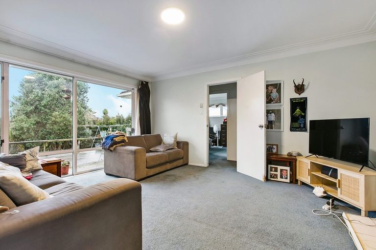 Photo of property in 59 Divich Avenue, Te Atatu South, Auckland, 0610