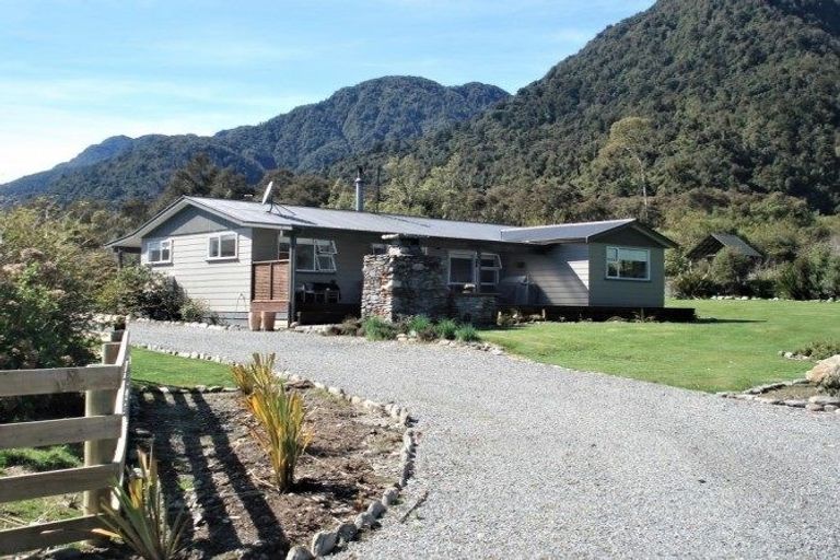 Photo of property in 2147 Lake Brunner Road, Inchbonnie, Kumara, 7875