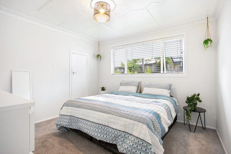 Photo of property in 23a Woodglen Road, Glen Eden, Auckland, 0602