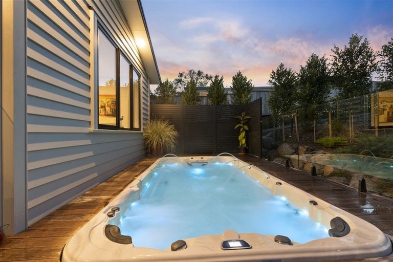 Photo of property in 6b Pounamu Avenue, Greenhithe, Auckland, 0632