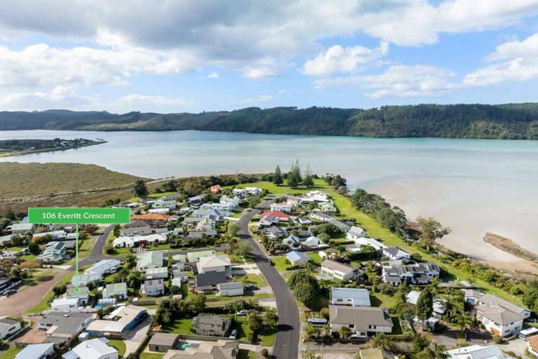 Photo of property in 106 Everitt Crescent, Whangamata, 3620