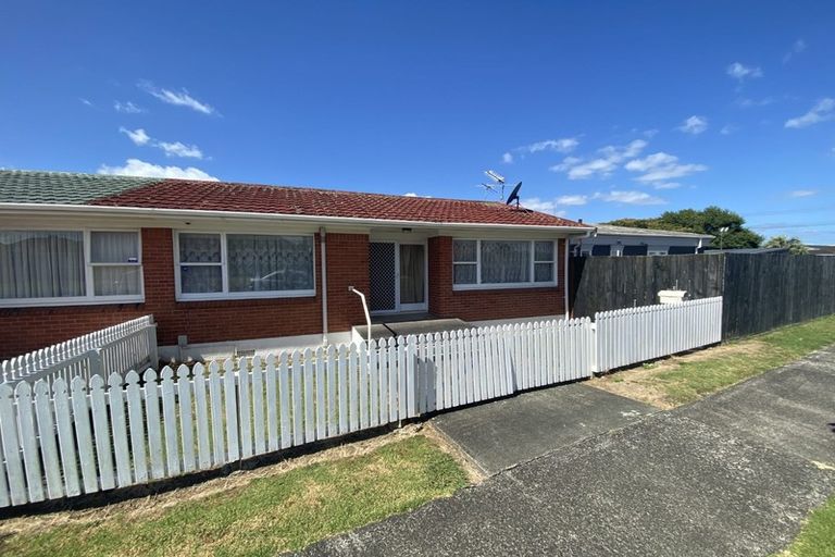 Photo of property in 1 Kingswood Road, Papatoetoe, Auckland, 2025