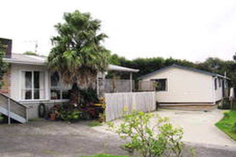 Photo of property in 2 Hepburn Road, Glendene, Auckland, 0602