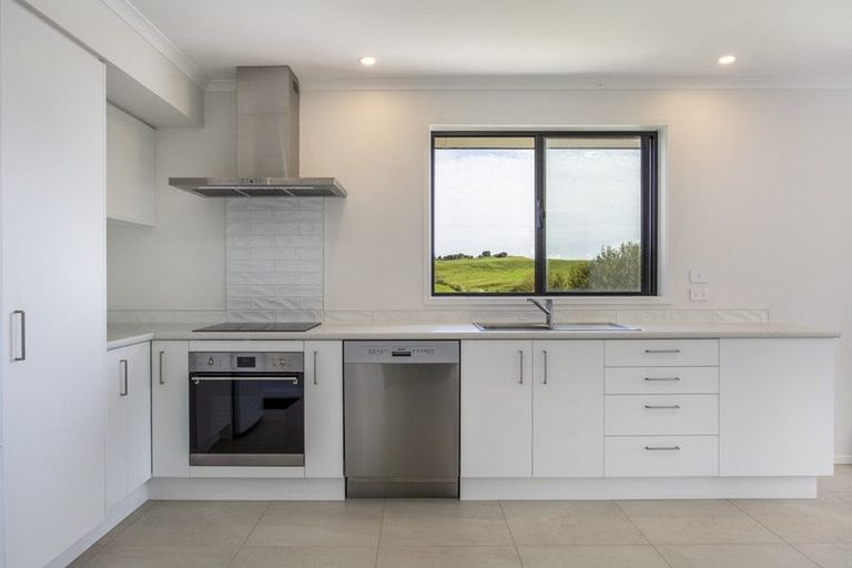 Photo of property in 2228 South Head Road, South Head, Helensville, 0874