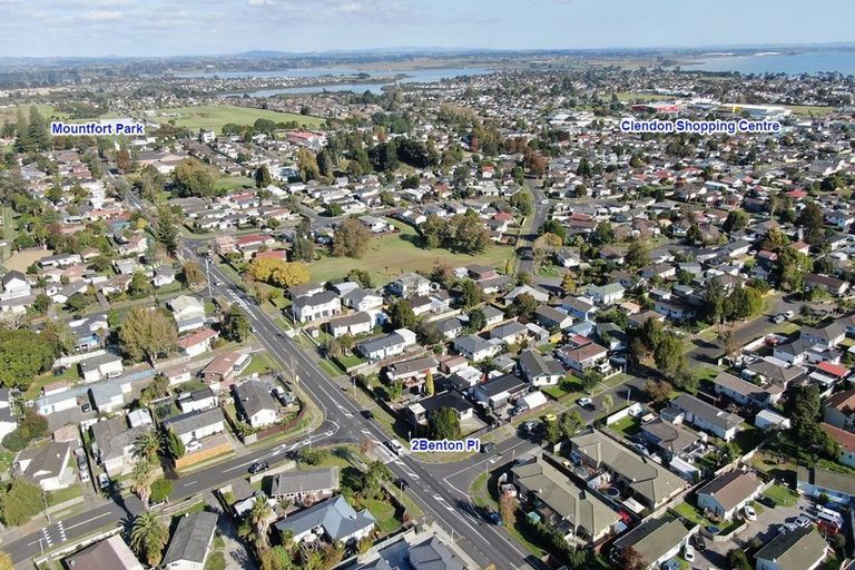 Photo of property in 2 Benton Place, Manurewa, Auckland, 2102