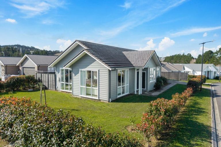 Photo of property in 5 Aro Mato Place, Huapai, Kumeu, 0810