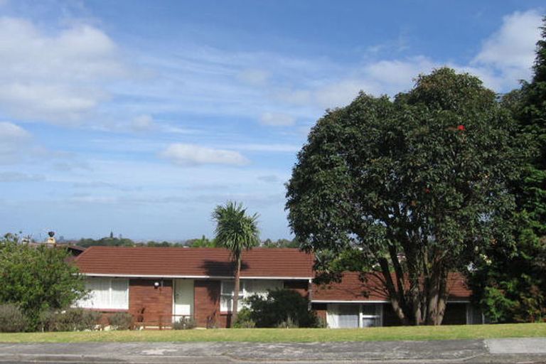 Photo of property in 41 Girrahween Drive, Totara Vale, Auckland, 0629