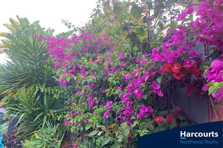 Photo of property in 148 Luckens Road, West Harbour, Auckland, 0618