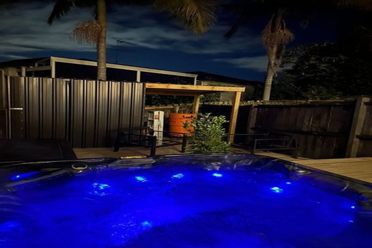 Photo of property in 15 Oki Place, Glenfield, 0629