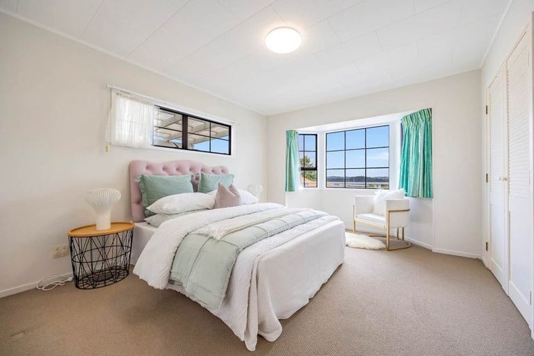 Photo of property in 13 Santiago Crescent, Unsworth Heights, Auckland, 0632