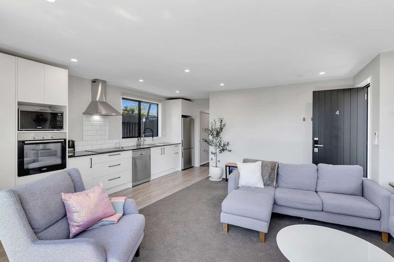 Photo of property in 4/30 Northcote Road, Northcote, Christchurch, 8052