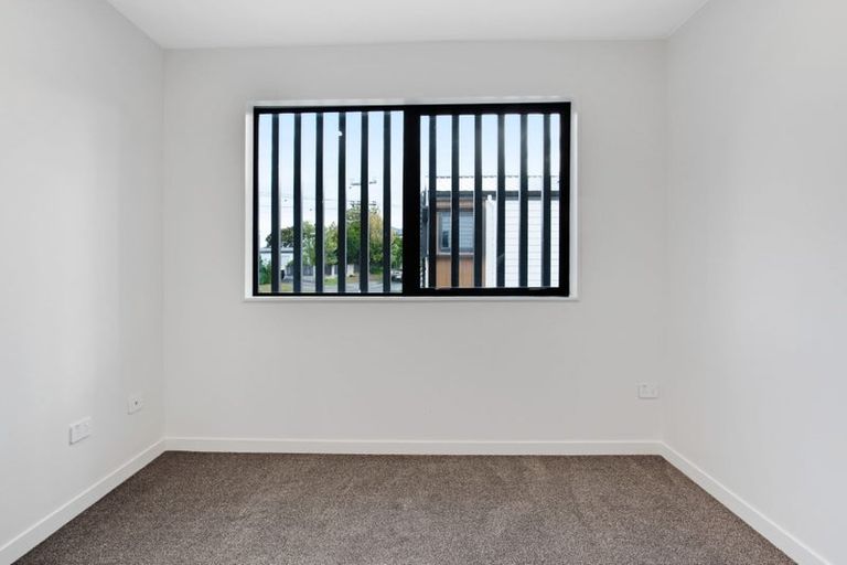 Photo of property in 11/196 Royal Road, Massey, Auckland, 0614