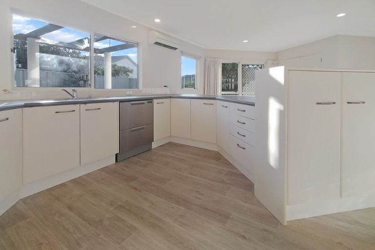 Photo of property in 11b Cheval Place, Taradale, Napier, 4112