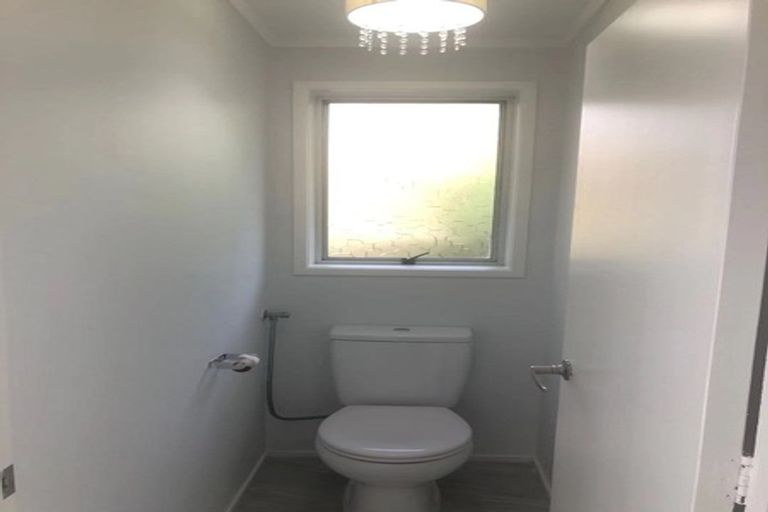 Photo of property in 2/7 Malters Place, Browns Bay, Auckland, 0630