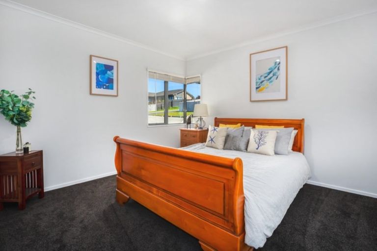 Photo of property in 120 Endeavour Drive, Whitby, Porirua, 5024