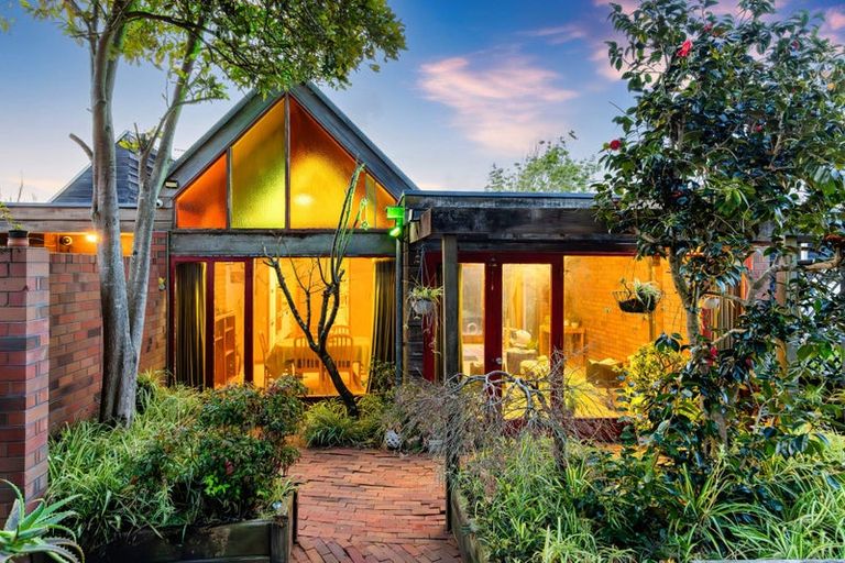 Photo of property in 41 Fitzherbert Avenue, West Harbour, Auckland, 0618