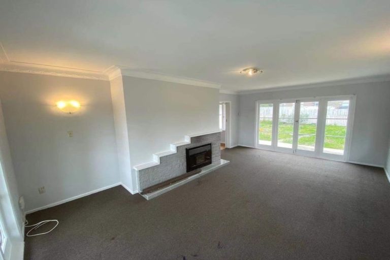 Photo of property in 77 Farquhar Road, Glendene, Auckland, 0602