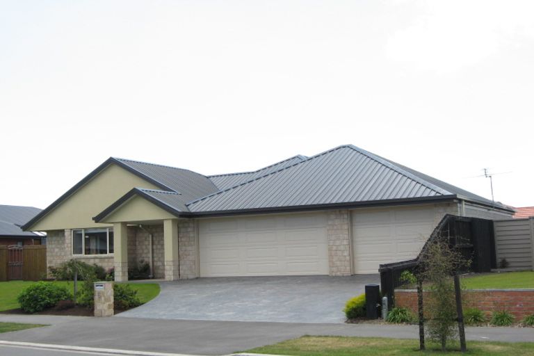 Photo of property in 6 Linkwater Way, Parklands, Christchurch, 8083