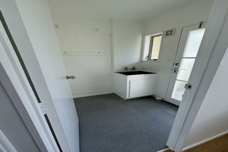 Photo of property in 1/79 West Coast Road, Glen Eden, Auckland, 0602