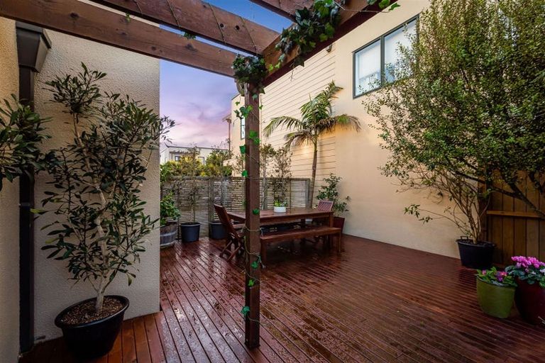 Photo of property in 11 Gunner Drive, Te Atatu Peninsula, Auckland, 0610