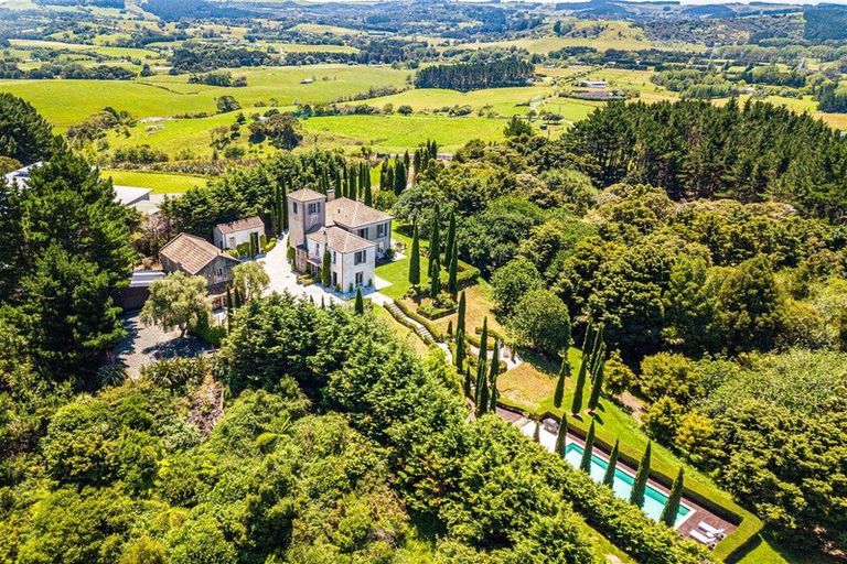 Photo of property in 909 Old North Road, Waimauku, 0882