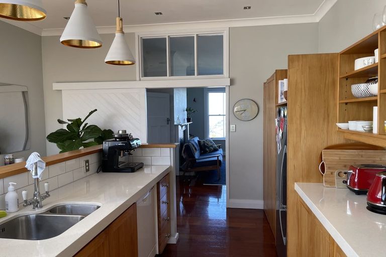 Photo of property in 82 Moana Road, Kelburn, Wellington, 6012